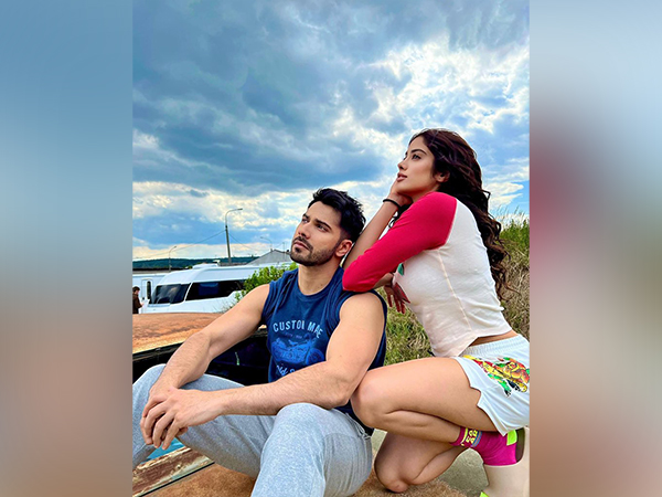 Varun Dhawan and Janhvi Kapoor (Image source: Twitter)