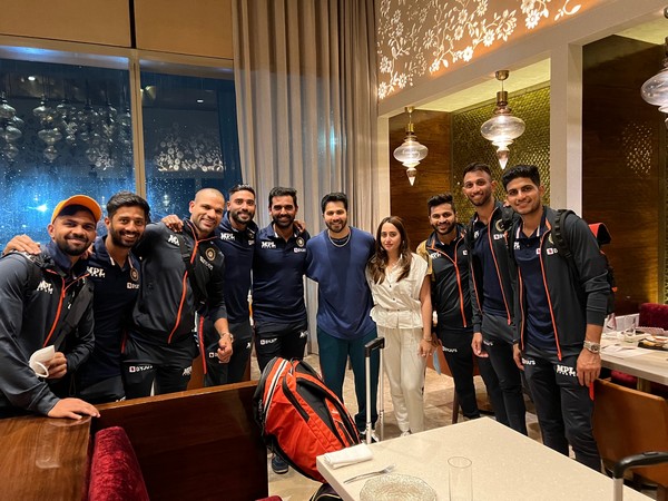 Varun Dhawan and team India (Image source: Instagram)