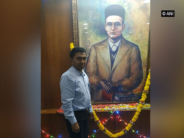 Goa Chief Minister Pramod Sawant unveiling the statue at the state secretariat in Panaji on Tuesday.
