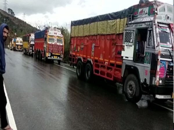 Trucks stuck as Qazigund-Jammu-Srinagar highway closed amid snowfall.(ANI/photo)