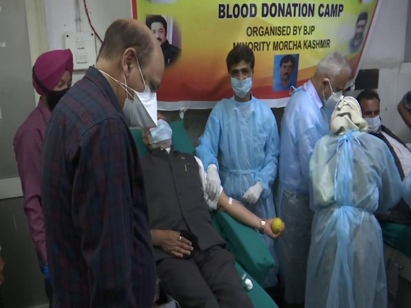 BJP workers donate blood in J-K's Srinagar on completion of 7 yrs of govt in Centre (photo/ANI) 