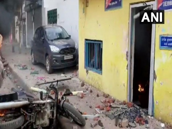 Lucknow: Vehicles set ablaze in Hasanganj during protest against 