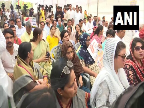 Rajasthan Congress stages protest against Central government on inflation (Photo/ANI)