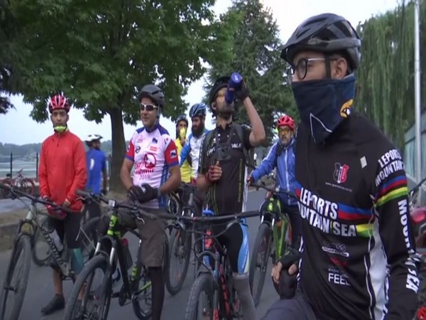 Members of the the Jammu and Kashmir Cycling Association. (Photo/ANI)