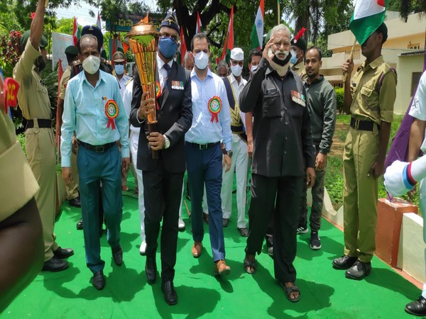  Victory Flame of Swarnim Vijay Varsh reaches Nalgonda military convoy in Telangana. (Photo/ANI)