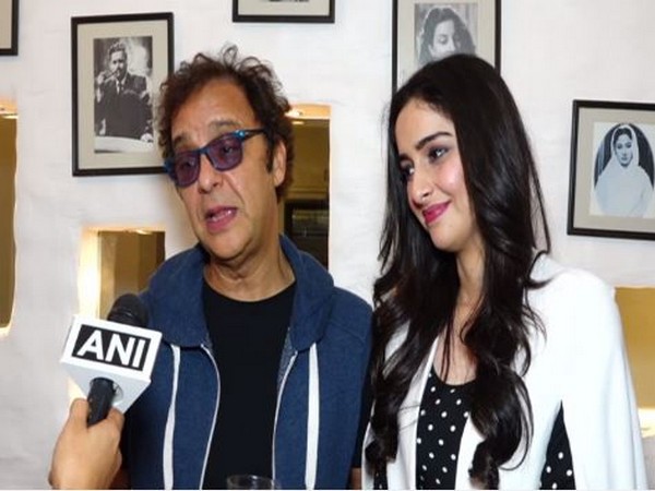 Director Vidhu Vinod Chopra speaking to ANI in Mumbai with actor Sadia (Photo/ANI)