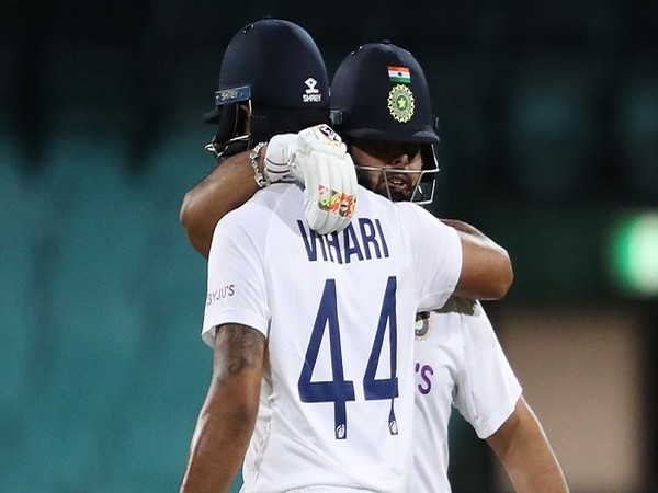 Indian batsmen Hanuma Vihar and Rishabh Pant (Image: Cricket.com.au's Twitter)