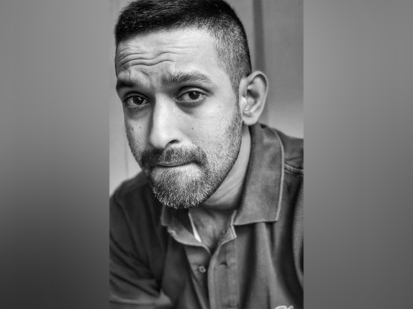 Vikrant Massey sporting crew cut look (Image source: Instagram)