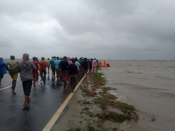 Shankarpur villagers moving out of village for shelter homes. (Photo/ANI)
