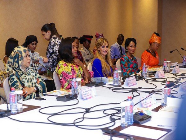 Dr Rasha Kelej, CEO of Merck Foundation with HINDA DEBY ITNO, CLAR WEAH, GERTRUDE MUTHARIKA, FATIMA MAADA BIO