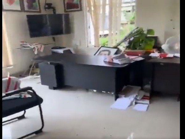 Screengrab from video shared by Congress MP Shashi Tharoor on Twitter.