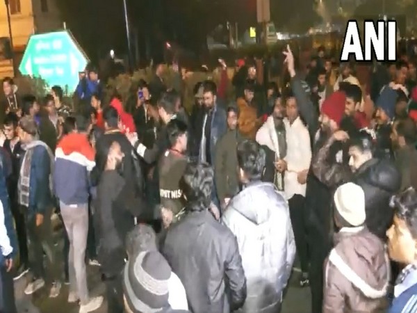 Delhites celebrate the new year at Connaught Place's Inner Circle (Photo/ANI)