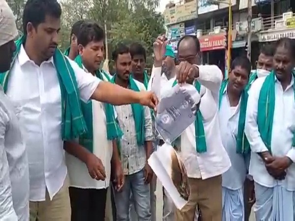 Nizamabad Turmeric farmers burn BJP Tamil Nadu manifesto. (Photo/ANI)