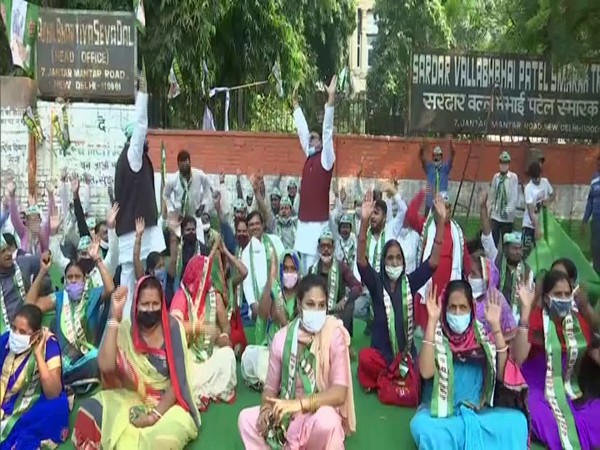 Members of the JDU and Chhath Puja Sangharsh Samiti protesting in Jantar Mantar. (Photo/ANI)