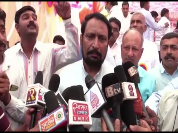 Karnataka Deputy Chief Minister Lakshman Savadi (Photo/ANI)