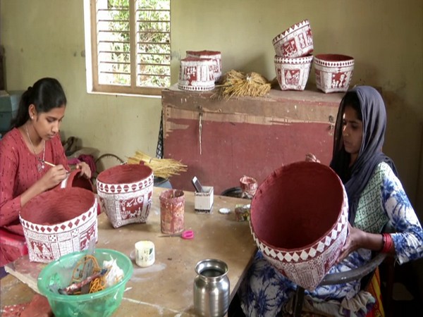 Need to preserve folk Hase art, Painting the wall with tradition