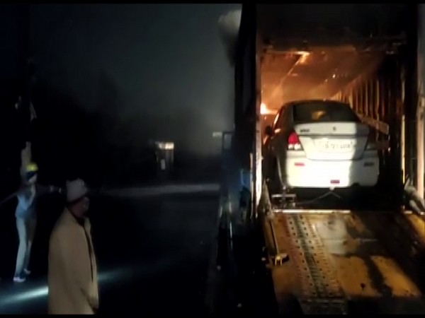 Fire broke out in a loaded truck in Lucknow (Photo/ANI)