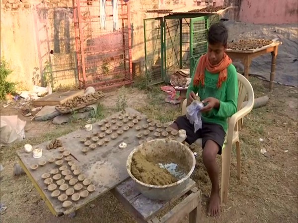 A worker in the Gaushala making lamps out of cow dung and fuller's earth. (Photo/ANI)