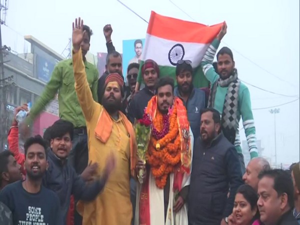 Mountaineer Nitish Singh welcomed by his friends and family with full zeal and zest. (Photo/ANI)