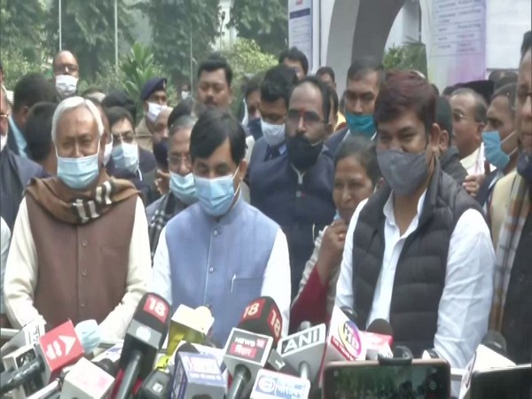 Bihar CM Nitish Kumar, BJP leader Shahnawaz Hussain and VIP chief Mukesh Sahani (Left to right) (Photo/ANI)