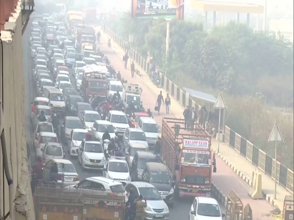 Traffic congestion at the Gazipur border on Tuesday as protesting farmers blocked the border completely. 