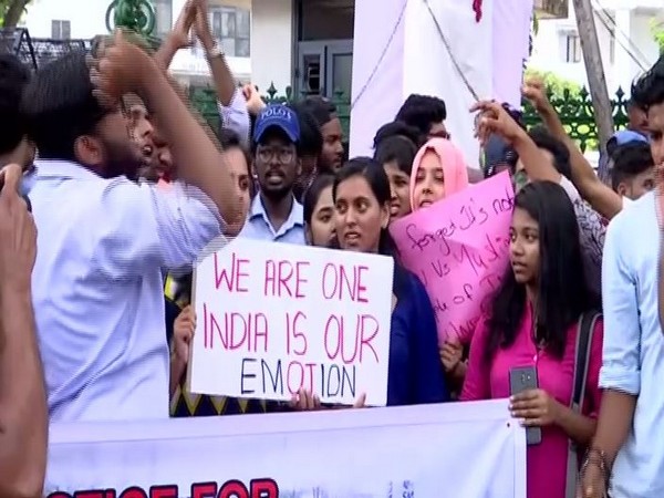 Students in Thiruvananthapuram staged protest on Wednesday against Citizenship Amendment Act and National Register of Citizens. Photo/ANI
