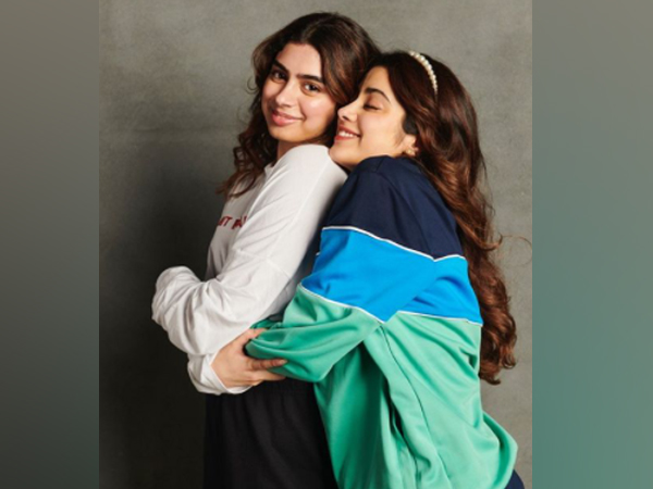 Actor Janhvi Kapoor with sister Khushi Kapoor (Image Source: Instagram)