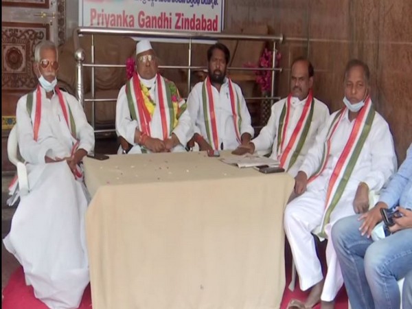 Telangana Congress leader V Hanumantha Rao alon with other leaders. (Photo/ANI)