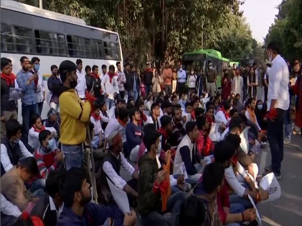 ABVP members protest outside Tamil Nadu Bhavan (Photo/ANI) 