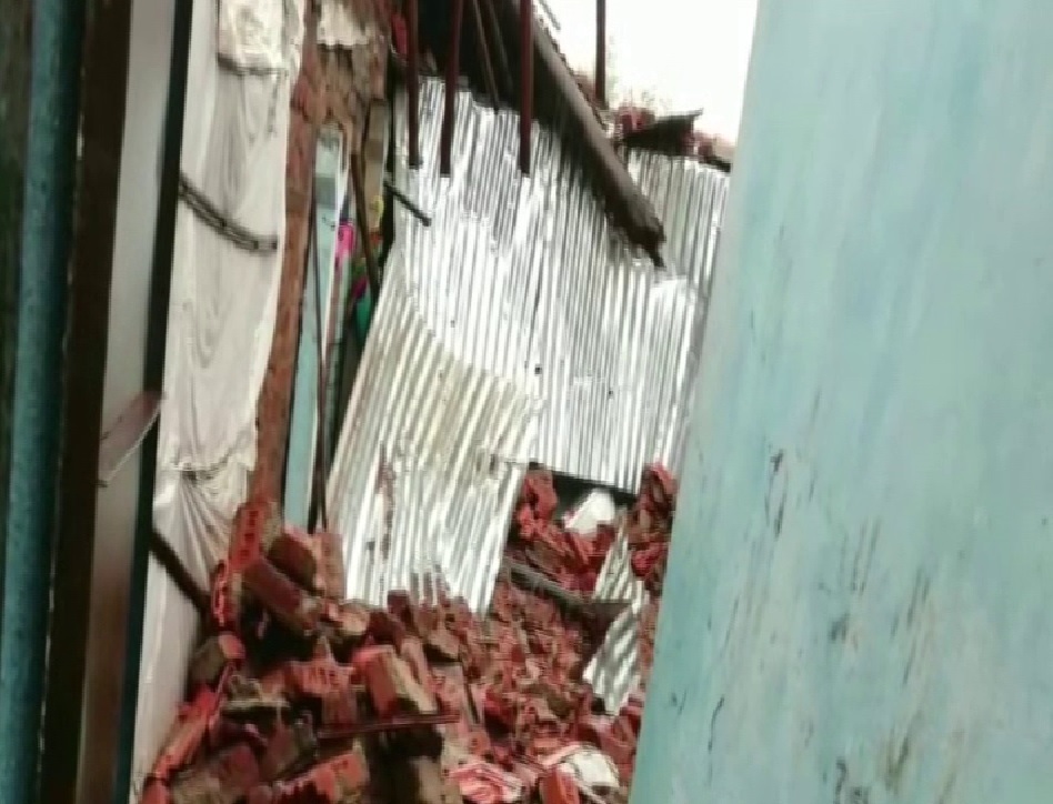 A wall collapsed in Nadiad village area of Bharuch district of Gujarat. Photo/ANI