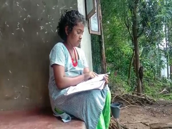 Students in Wayanad forced to study on their own due to lack of access of internet in the area.   Photo/ANI