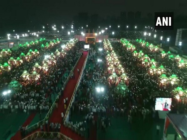 271 couples tie knot in mass wedding in Surat. Photo/ANI