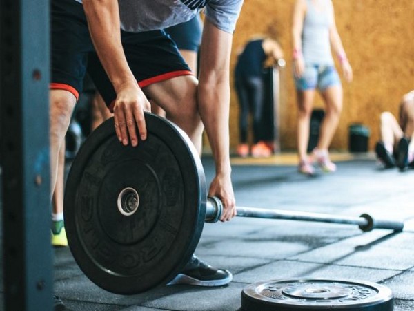 People who used the load velocity profile became stronger despite lifting less overall during the six week period in comparison to those who followed one rep max routine.