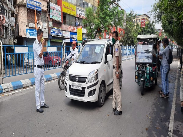 Vehicles being checked by the police amid COVID-19 lockdown. (Photo/ANI)
