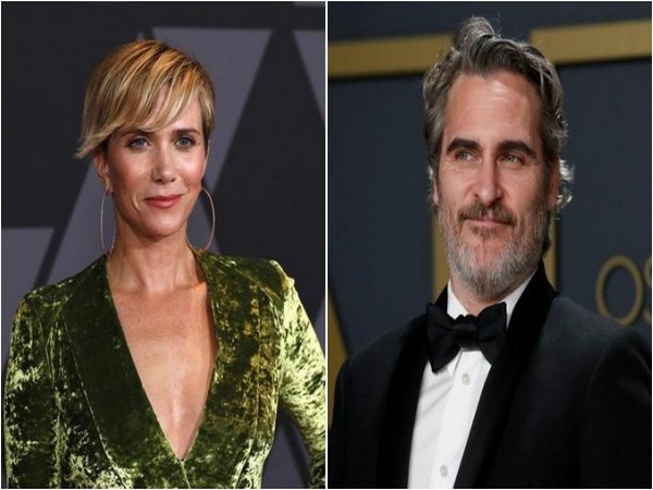 Kristen Wiig and Joaquin Phoenix 