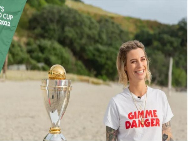 Gin Wigmore with ICC Women's CWC Trophy (Photo/ ICC)