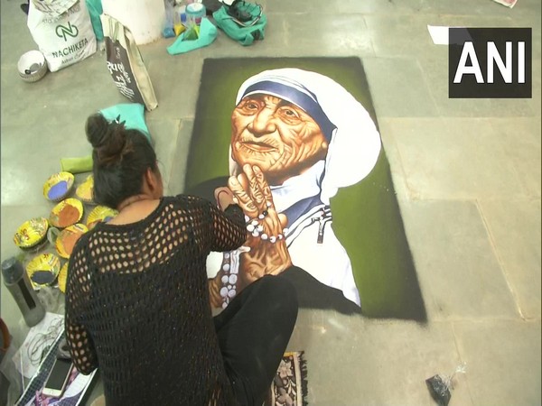 Artists making rangolis ahead of Diwali in Rajkot. Photo/ANI