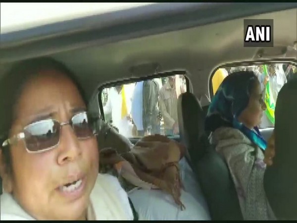 Farmers groups, including women, continued their march towards Delhi on Friday while protesting and raising slogans on the main highway in Sirsa