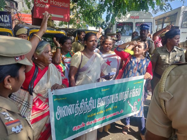 Cadre of a women's organisation protest in Chennai on Monday against onion price hike. Photo/ANI