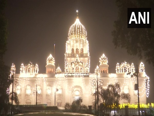 Gurudwara Bangla Sahib in New Delhi illuminated with golden lights on the eve of Diwali on Wednesday. [Photo/ANI]