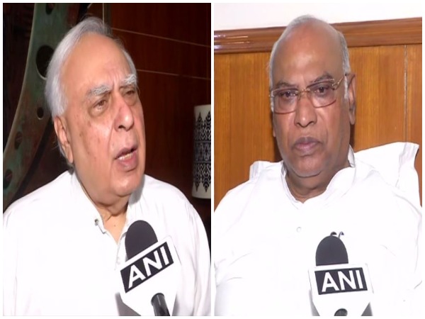 Kapil Sibal (L) and Mallikarjun Kharge (R)