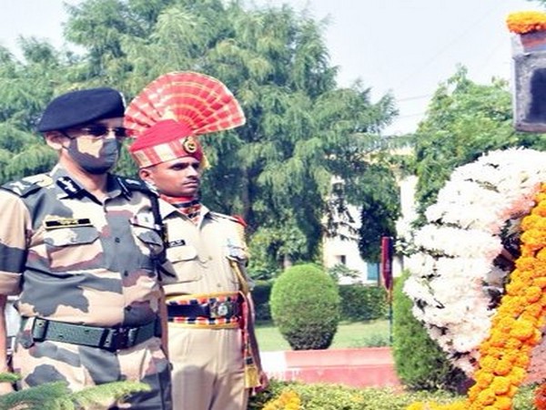 Visual of BSF DG, Pankaj Kumar Singh paying homage at war memorial at Amritsar (Photo/Twitter)