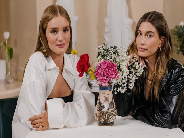 Rosie Huntington-Whiteley, Hailey Bieber (Image source: Instagram)