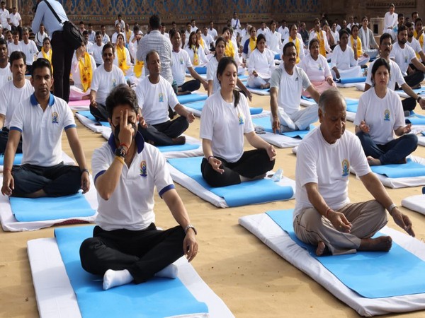 Union Minister of Civil Aviation Jyotiraditya M Scindia, others perform Yoga in Gwalior (Photo/PIB)