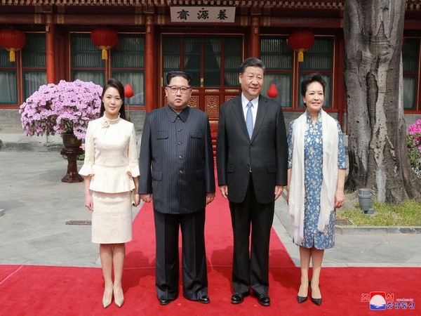 Chinese President Xi Jinping and North Korean leader Kim Jong-un accompanied by their wives at Pyongyang on Thursday