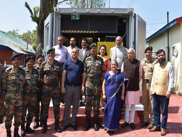 GOC, Chinar Corps Lieutenant General DP Pandey inaugurated oxygen generation plant Drugmulla (ANI/Photo)