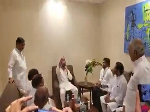 Screengrab of purported video of Rahul Gandhi shared by BJP's Amit Malviya on social media (Photo:Twitter/Amit Malviya)