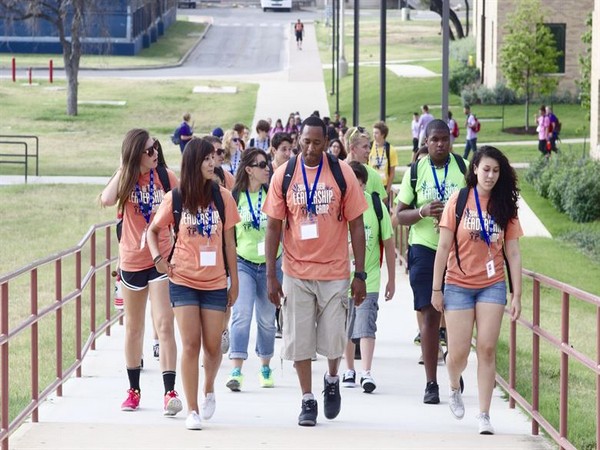 By the time one is 18-year-old, a youngster would not have difficulties in transitioning to adulthood, provided that his family's social status satisfies his expectation.