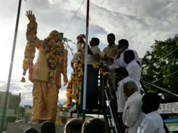 State unit Congress president N Raghuveera Reddy garlanding Reddy's statue in Anantapur, Andhra Pradesh, on Monday. Photo/ANI