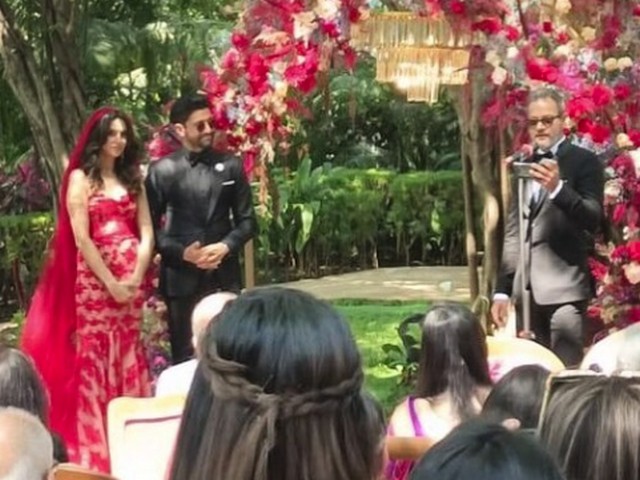 Farhan Akhtar and Shibani Dandekar at their wedding ceremony (Image source: Instagram)